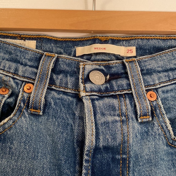 Levi’s Wedgie Straight Ankle jean - Picture 2 of 4